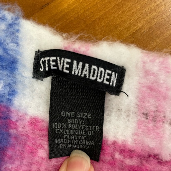 Steve Madden ultra soft thick plaid blanket scarf - Picture 10 of 11